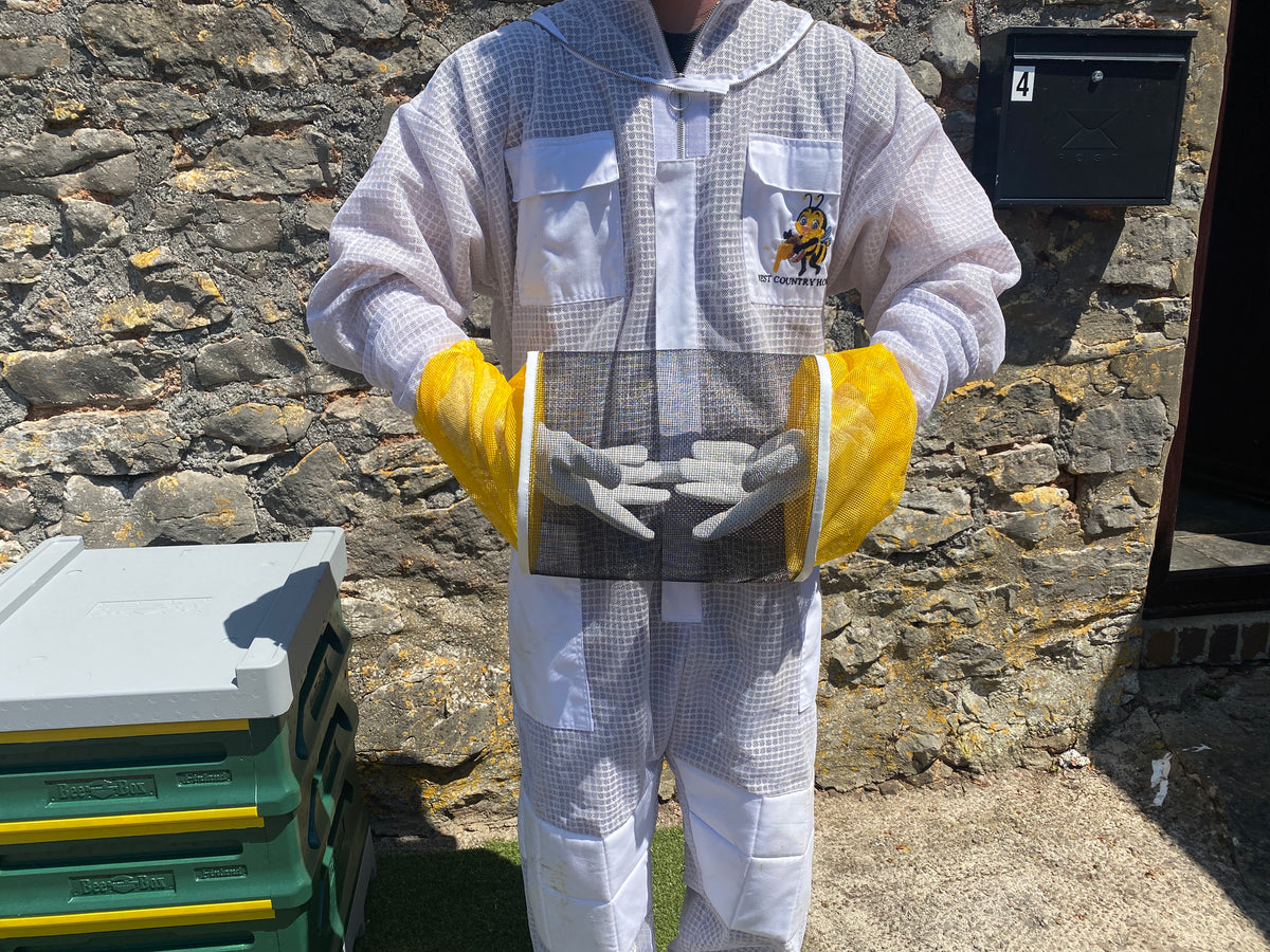 Queen Bee Safe – BEE KEEPING EQUIPMENT