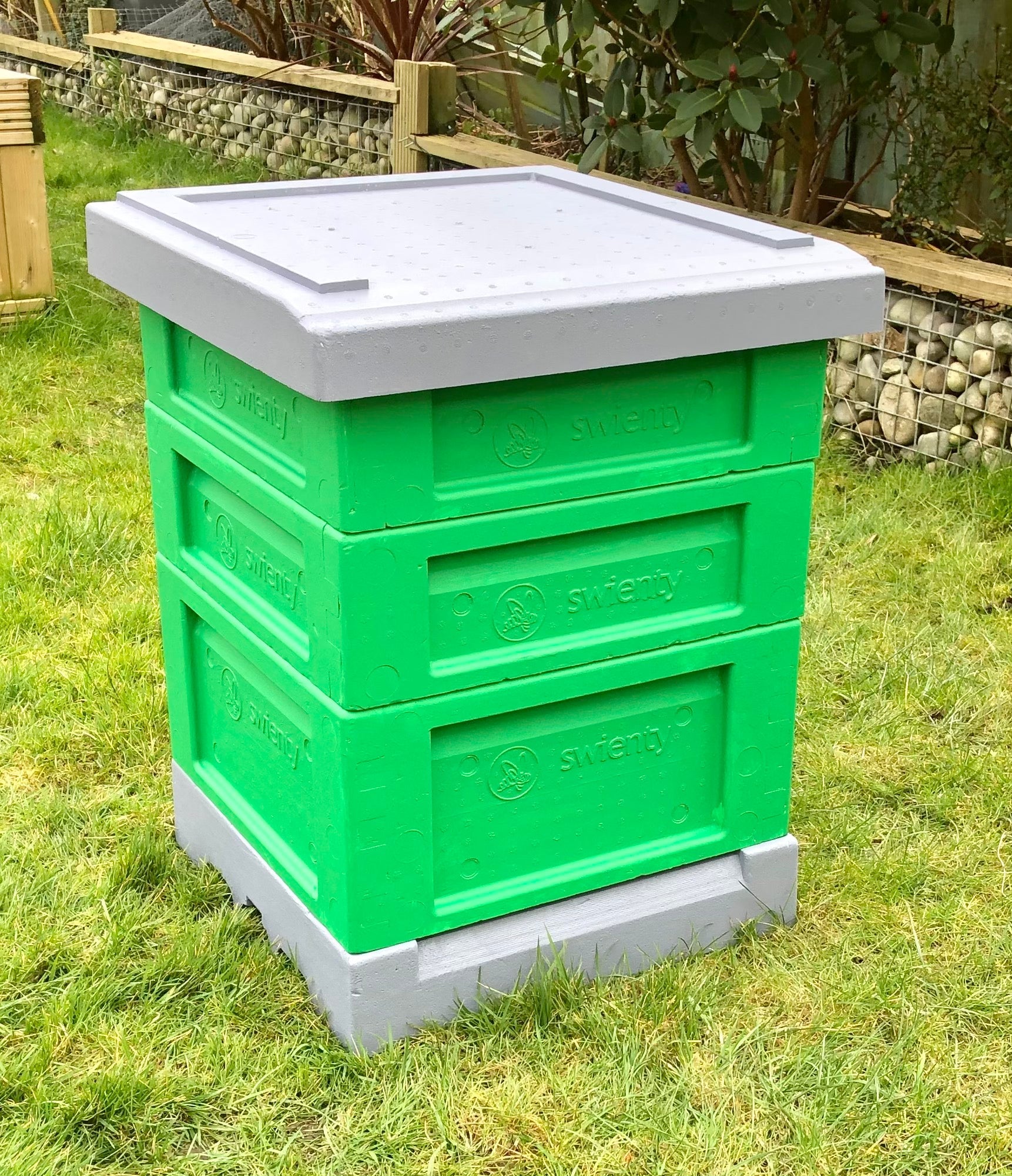 14 X 12 Swienty Beehive Assembled And Painted BEE KEEPING EQUIPMENT 14-x-12-swienty-beehive-assembled-and-painted-bee-keeping-equipment
